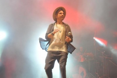 Kenan Doğulu Çeşme'de unutulmaz bir konser verdi