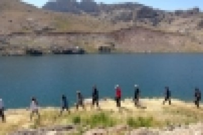 3400 rakımlı Sat Buzul Gölleri'nde doğa yürüyüşü