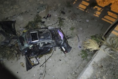 Hurda yığınına dönen araçtan sağ çıktı