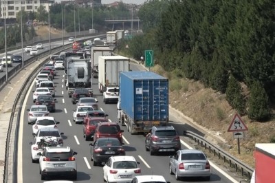 TEM'de kaza yaptı, ters yöne döndü