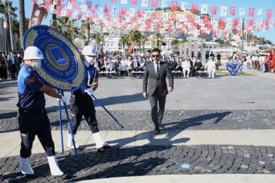 Kuşadası’nda Zafer Bayramı’nın 99. yılı kutlandı