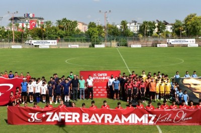 Zafer Bayramı’nı futbol turnuvası ile kutladılar