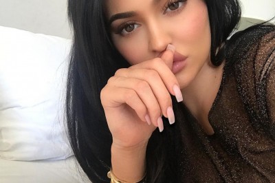 Dünyaca Ünlü Yıldız Kylie Jenner Anne Oldu