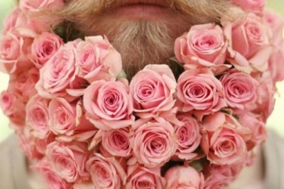 Sakallarını Çiçeklerle Süsleyen #15 Adam