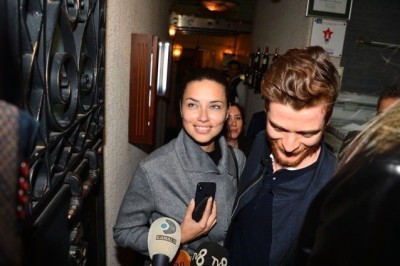 Adriana Lima, 1.5 Yıldır Aşk Yaşadığı Metin Hara'yı Sildi!