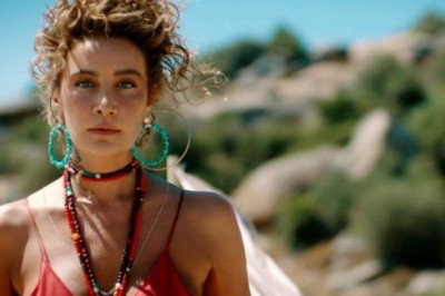 Sıla Gençoğlu'nun Karanfil şarkısı