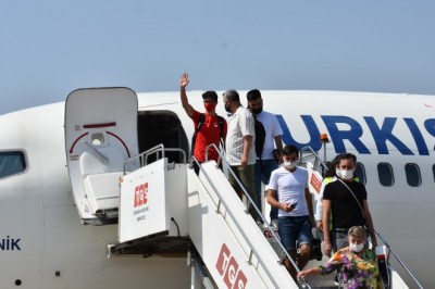 Olimpiyatlarda sırıkla atlamada final yarışan milli atlet Ersu Şaşma, Türkiye'ye döndü