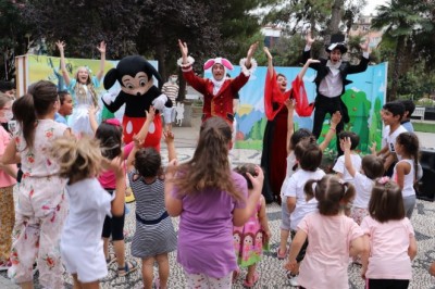 Çocuklar ‘Alice Harikalar Diyarı’ ile eğlendi