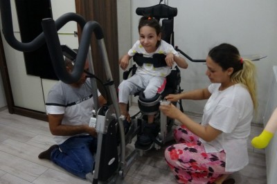 Cumhurbaşkanı Erdoğan, Serebral Palsi Hastası Yaren’in yüzünü güldürdü