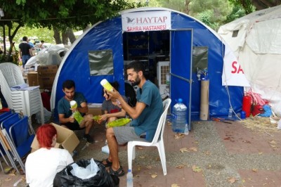 Yangından zarar gören 350 hayvan sahra hastanesinde tedavi edildi