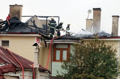 Yozgat’ta çıkan yangında iki evin çatısı hasar gördü