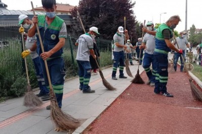 Mamak Belediyesi ilçe genelinde temizlik ve tadilat çalışmalarına devam ediyor