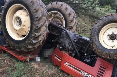 Traktör şarampole yuvarlandı: 2 yaralı