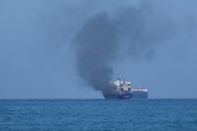 İskenderun Körfezi’nde konteyner yüklü gemide yangın çıktı