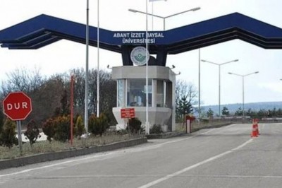 9 yıldır öğrencisi olmayan fakültede dekan ve personeline maaş ödediler