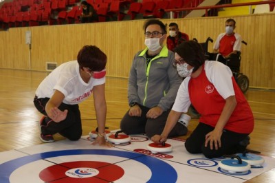 Engelli gençlerde floor curling sevinci
