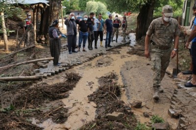 Hekimhan’da sel zarara yol açtı