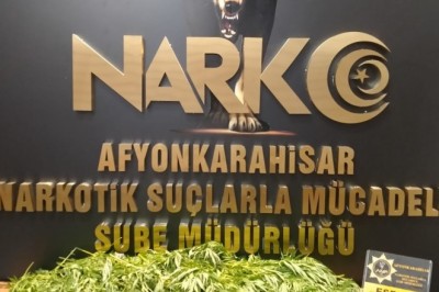 Polis baskın yaptığı evde 5 kilo 300 gram esrar ele geçirdi