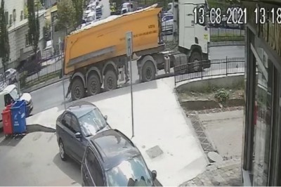 Sultangazi'de cuma namazına giderken aracın altına sıkışan çocuk hayatını kaybetti