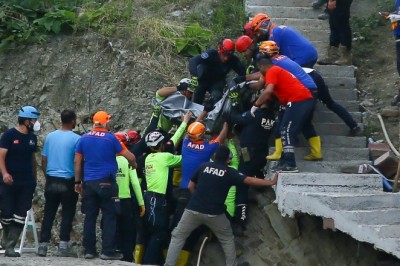 Bozkurt’ta çöken 8 katlı Ölçer Apartmanı’ndan 2 vatandaşın cansız bedeni çıkarıldı