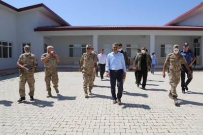 Vali Özkan Mehmetçikle bir araya geldi