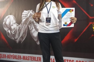 Bilek güreşçisi Selin milli takıma seçildi