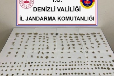 Denizli’nin Pamukkale ilçesinde 2 farklı operasyon sonucu yakalan 2 şüpheliden 370 adet sikke ve 215 tane tarihi obje ele geçirildi.