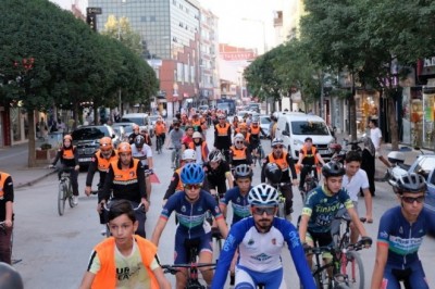 Depreme dikkat çekmek için pedal çevirdiler