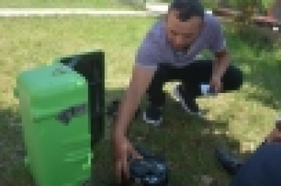 Tomrukların arasında bulduğu 200 bin TL'lik cihazı polise teslim etti