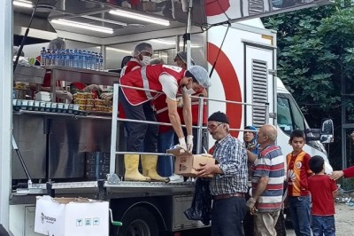 Kızılay´dan selzedelere 3 öğün sıcak yemek 24 saat hizmet