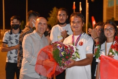 Şampiyon okçular Kayseri'ye döndü