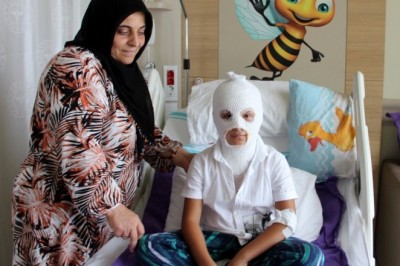 Kolonya ve çakmaklı oyun yaktı