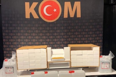 Iğdır'da kaçak 80 litre etil alkol ve 20 bin boş sigara makaronu ele geçirildi