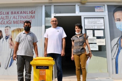 Konyaaltı’ndan sağlık merkezlerine atık ilaç toplama kutusu desteği