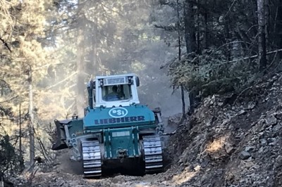 Yanan kökleri tek tek bulup söndürüyorlar