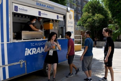 Kuşadası Belediyesi’nden öğrencilere vitamin desteği