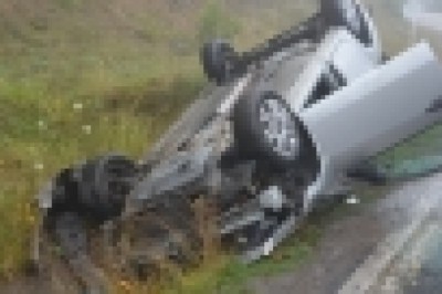 Ordu'da sisli yolda otomobil takla attı: 2 yaralı