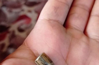 Yorgun mermi çatıyı delerek odaya düştü