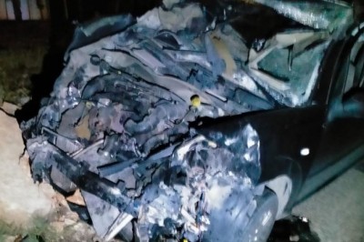 Otomobil ile traktör çarpıştı: 2 yaralı