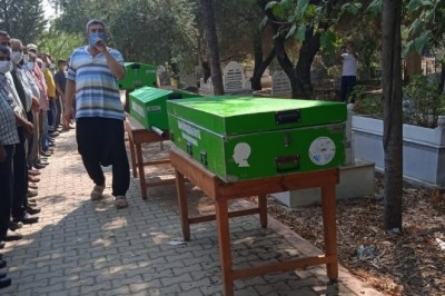 Kazada yaşamını yitiren dede, babaanne ve torun yan yana toprağa verildi