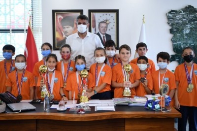 Kocaman şampiyonları misafir etti