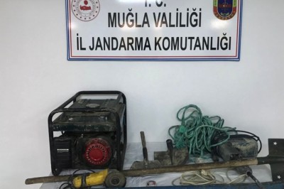 Kaçak kazı için tünel kazmışlar
