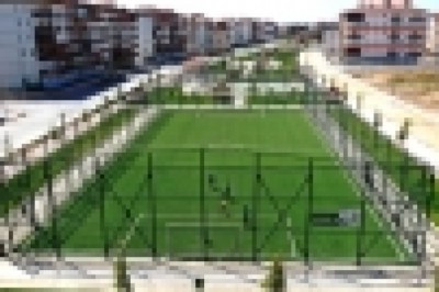 Karatay Belediyesi 8 okulun halı sahasını tamamladı