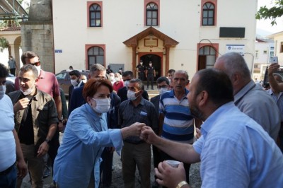Meral Akşener, afet bölgesini ziyaret etti