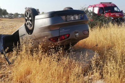 Takla atan otomobilin sürücüsü yaralandı