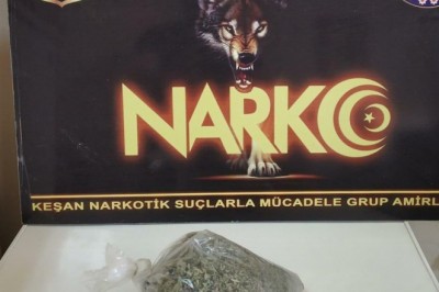 Arama yapılan mahallede çöp kutusundan bile uyuşturucu çıktı