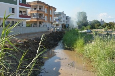 Tarsus’ta açıktan akan kanalın üzeri kapatıldı