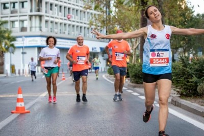 9 Eylül İzmir Yarı Maratonu'na rekor katılım