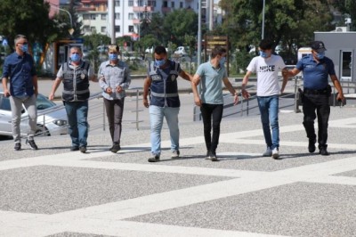 Bolu’da, 2 büfeyi soyan 3 kişi adliyeye sevk edildi