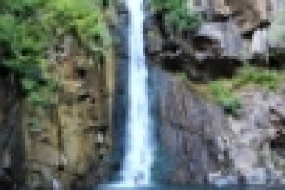 15 metrelik şelale, pandemi ve sıcaktan bunalanların ilgi odağı oldu